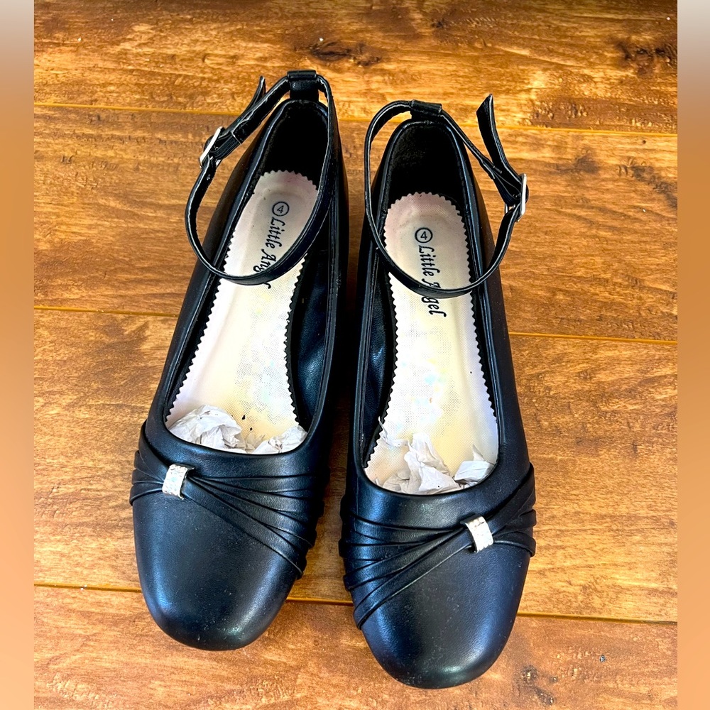 Holidays girls’ casual black dress shoes w/heels size 3,5-4